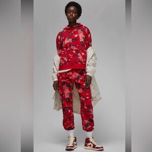 Like New Nike Jordan Artist series hoodie and joggers both size LARGE